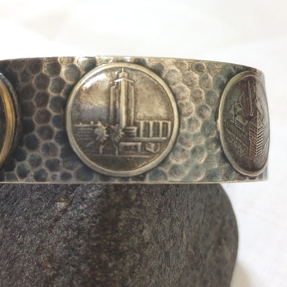 1934 Chicago Worlds Fair Cuff Bracelet Souvenir hammered silvertone - Picture 5 of 10